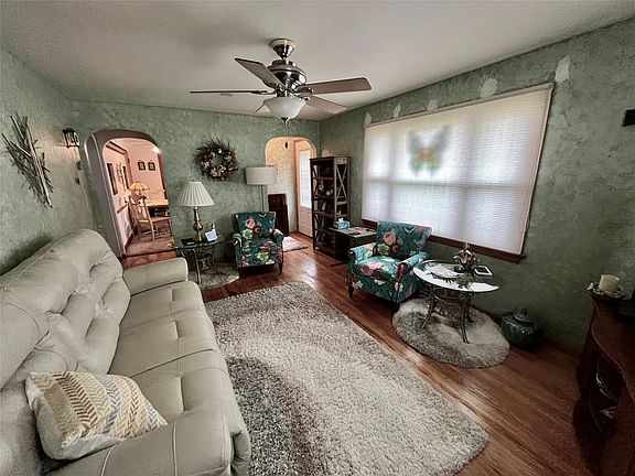 4th image of 2936 Rudolph Ave