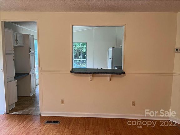 5th image of 426 Hidden Valley Dr