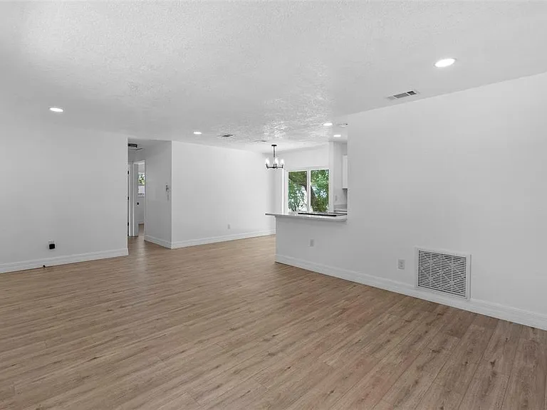 2240 Conway Dr — Photo 17