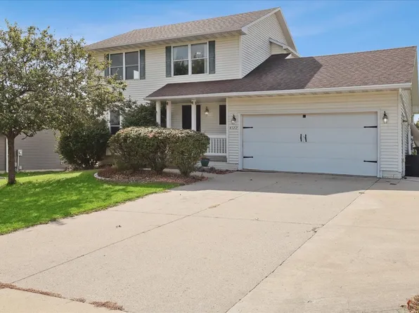 4122 Easter Bay Ct, Des Moines, IA 50320