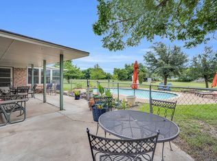 136 Burkett Ln, Red Oak, TX 75154