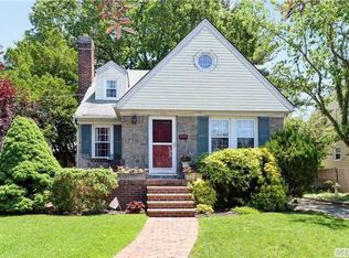 117 Foster Ave, Malverne, NY 11565