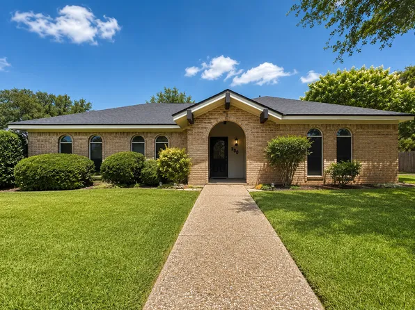 300 Travis Ln, Hewitt, TX 76643