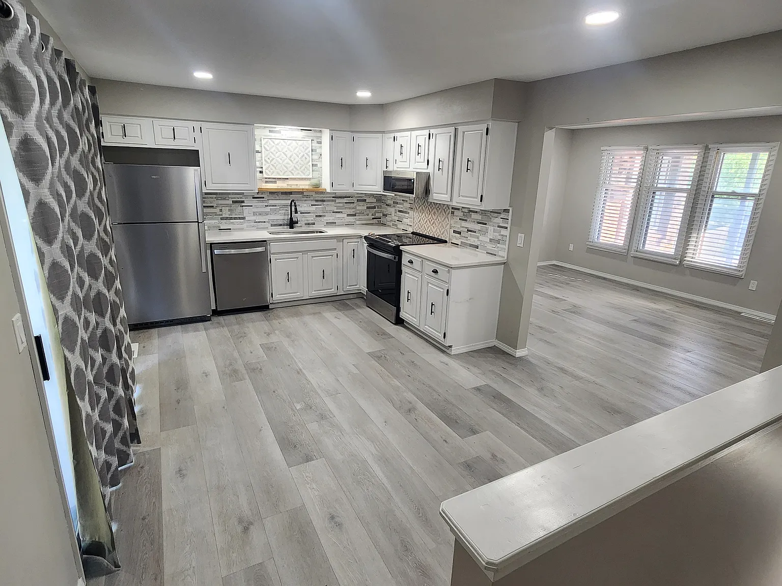 3 bed, 1433 sqft, $1,300 — Photo 1