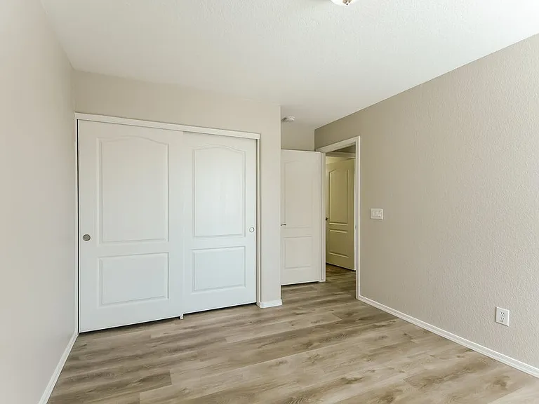 2437 W Running Deer Trl — Photo 14