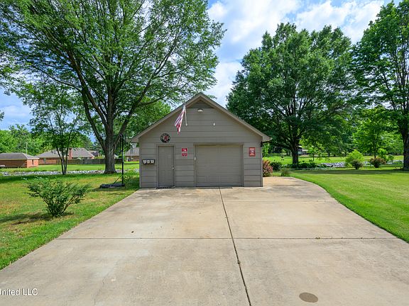4th image of 8450 Deer Creek Cir