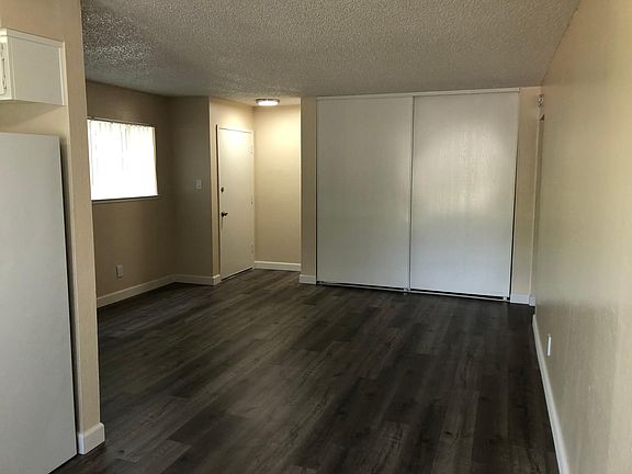 2nd image of 2920 Garfield Ave #3