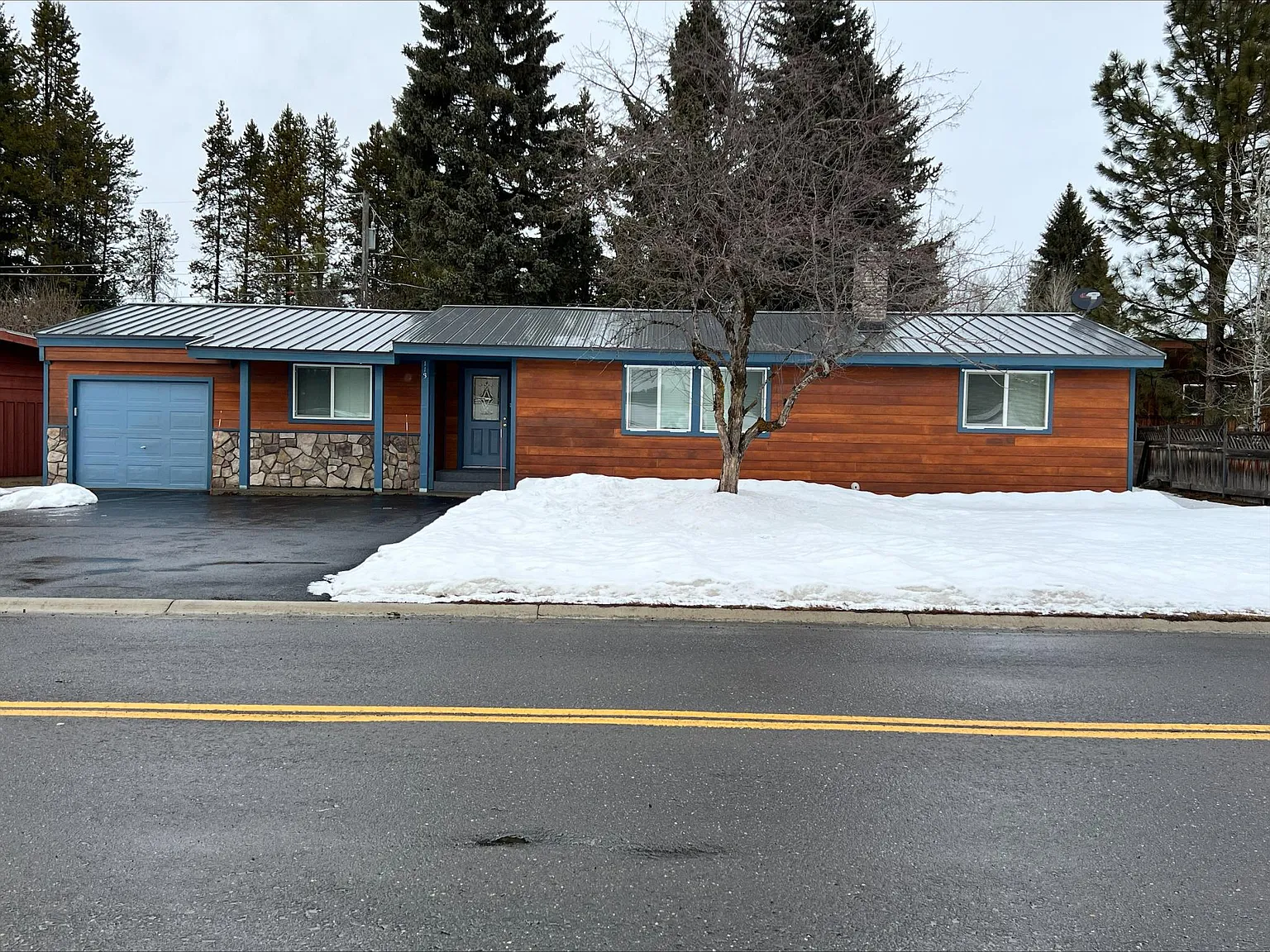 3 bed, 1384 sqft, $2,300 — Photo 1