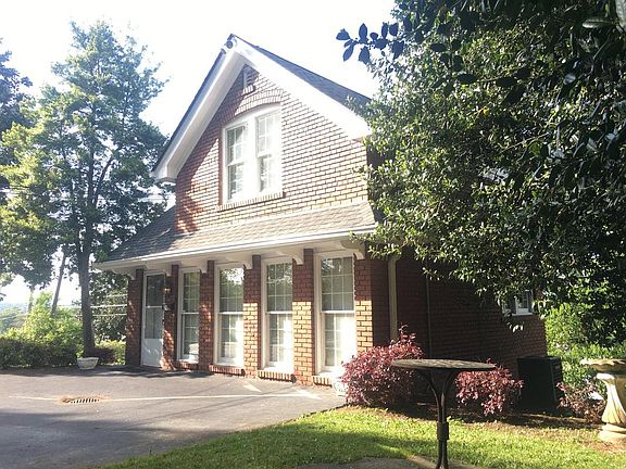 5th image of 837 Fortwood St