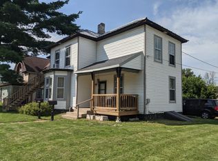 215 E Cook St, New London, WI 54961