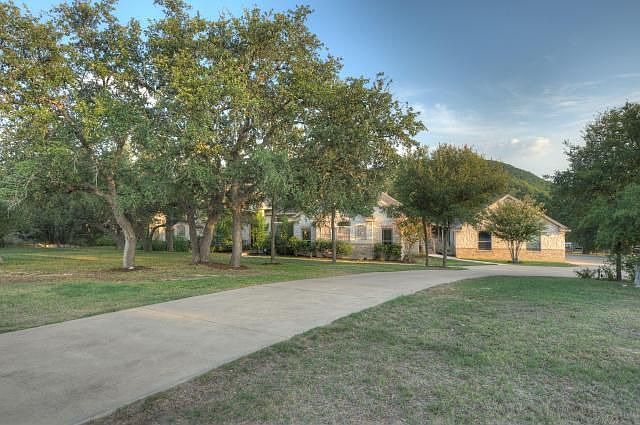 Wonderful custom built 4/3.5 with in-ground pool