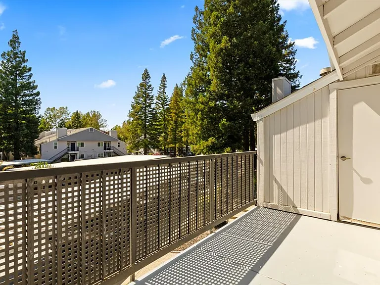 Heather Downs Apartments — Photo 44