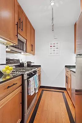 5th image of 301 E 78th St APT 10H