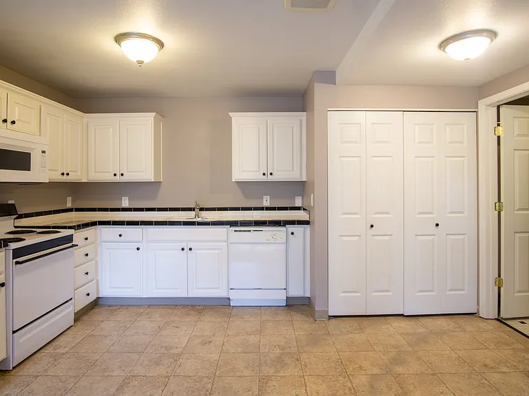 5025 S Corbett Ave #19 — Photo 6