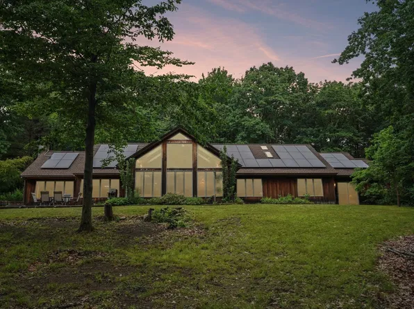 76 Foster Rd, Ashby, MA 01431