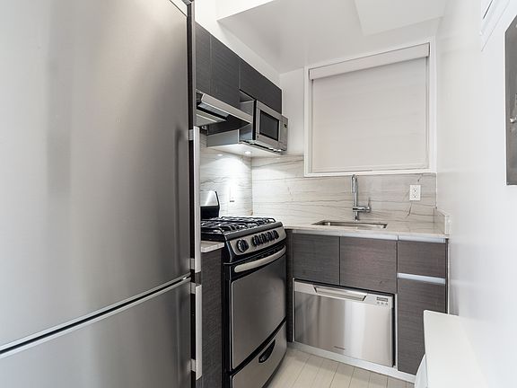4th image of 141 E 33rd St APT 12H