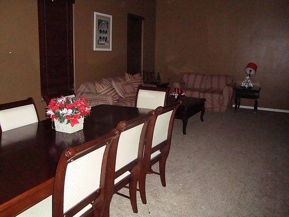  Dining / Living Room 