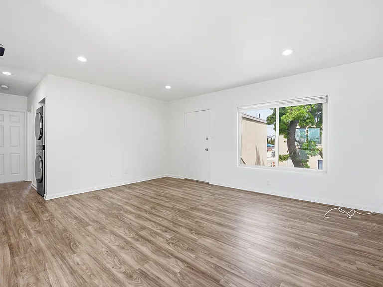 635 Emory St #14 — Photo 4