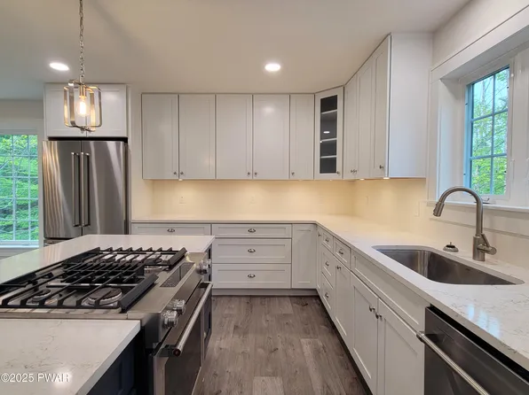 147 Rockway Rd, Lake Ariel, PA 18436