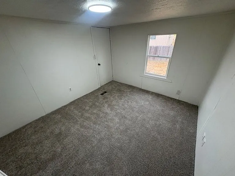 595 Chickadee Dr — Photo 14