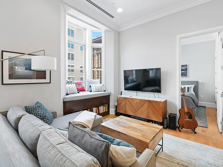 421 Chestnut St #404 — Photo 9