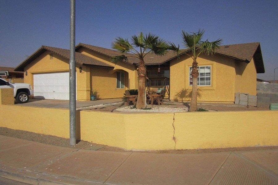 1st image of 252 E Genevive St