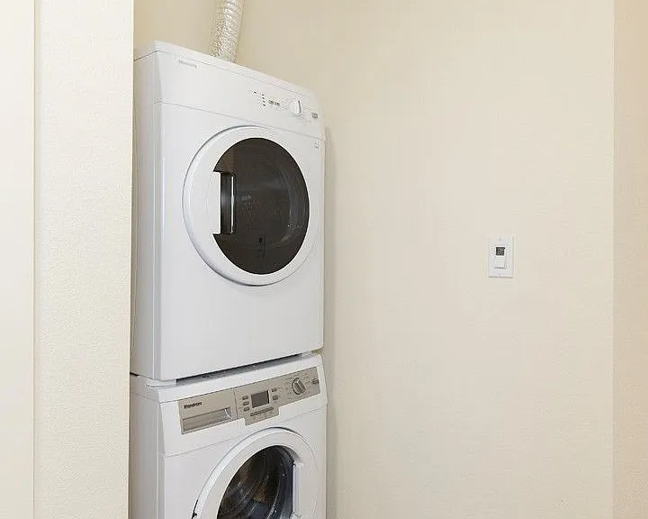 48th Street Apartments — Photo 16
