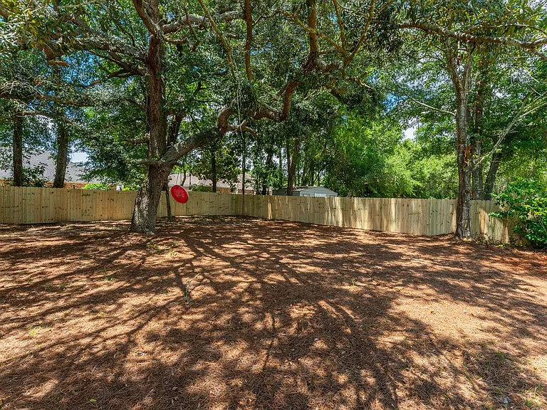 1404 Hickory St — Photo 40