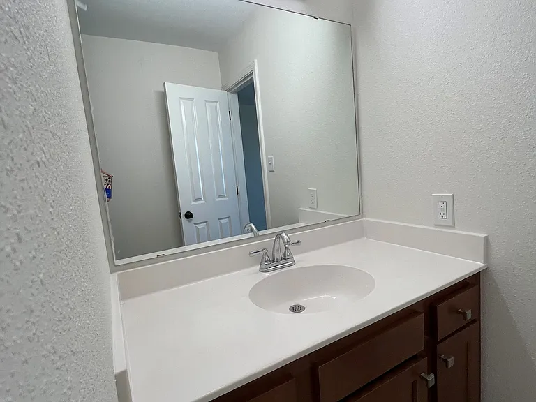 1204 Cambridge Dr #D — Photo 10