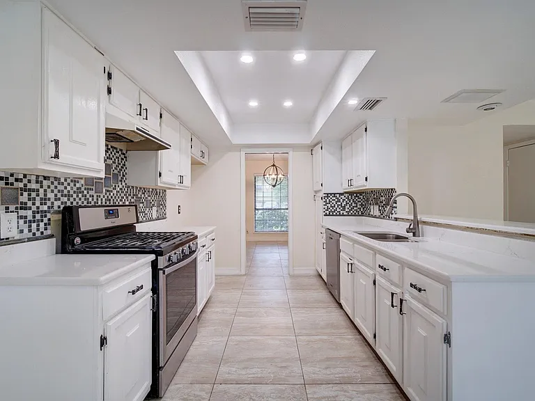 10509 Doering Ln — Photo 4