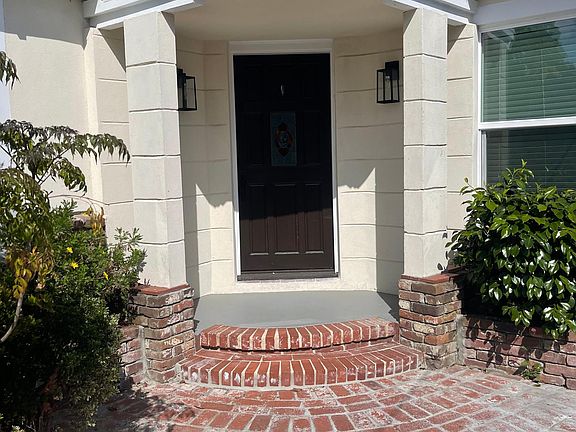 2nd image of 1102 Redwood Ave #A