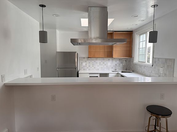 5th image of 86 Rockaway Ave