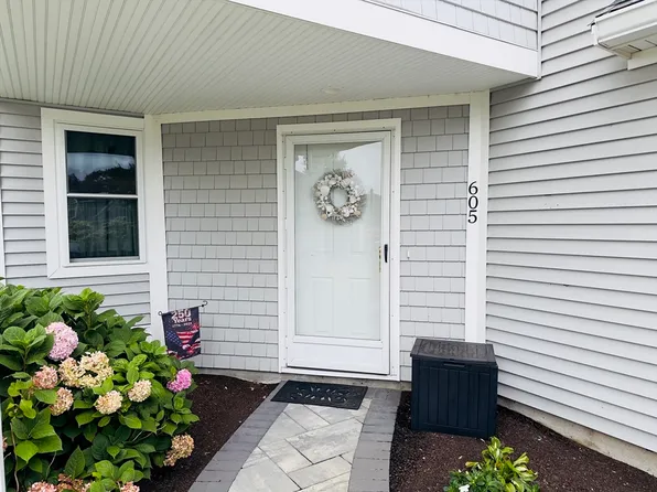 605 White Cliff Dr #605, Plymouth, MA 02360