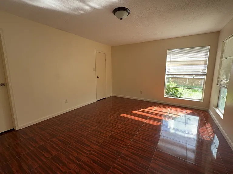 1527 Lazy Spring Dr — Photo 7