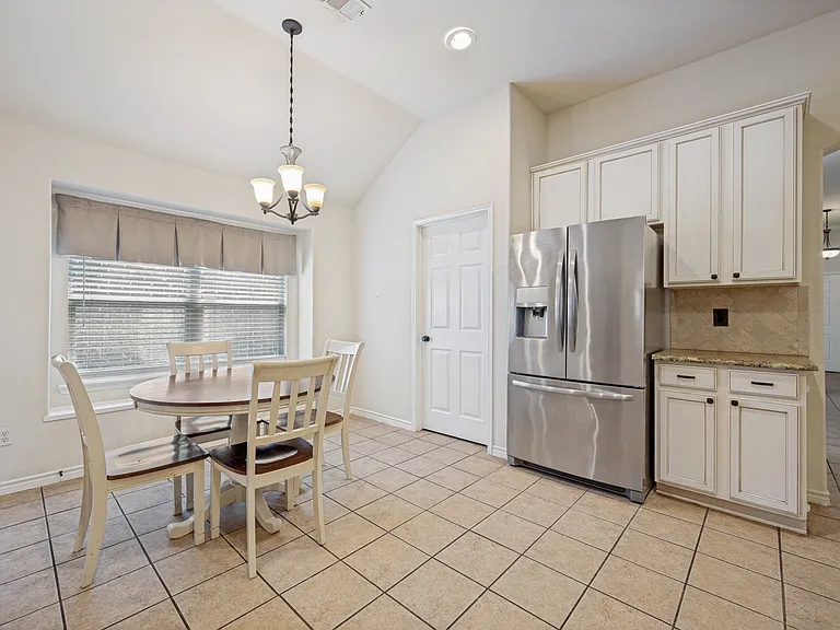 1615 Bur Oak Dr — Photo 14