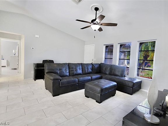 4th image of 122 SE 7th St