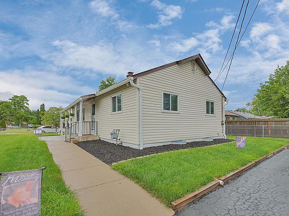 3rd image of 1674 Geraldine Ave