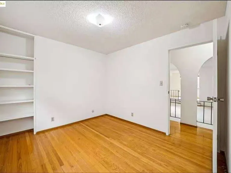 1073 Camellia Dr — Photo 25