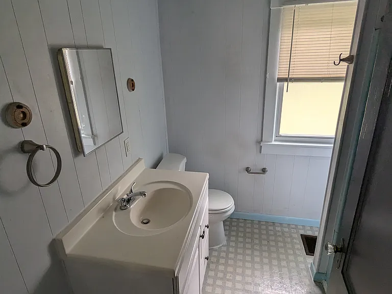 1031 Mount Tom Rd — Photo 3