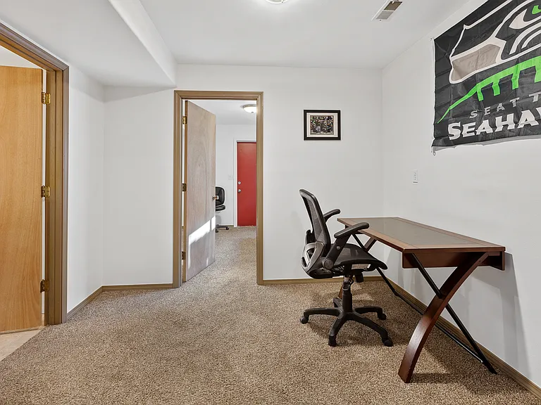 2108 E Lakeside Ave — Photo 5