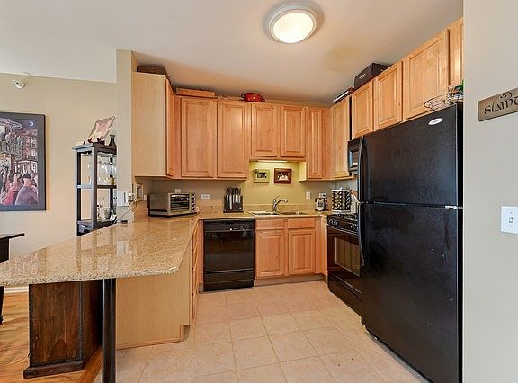 3rd image of 125 S Jefferson St #1610