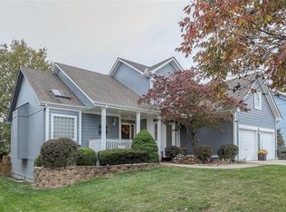 325 SW Seagull St, Lees Summit, MO 64082