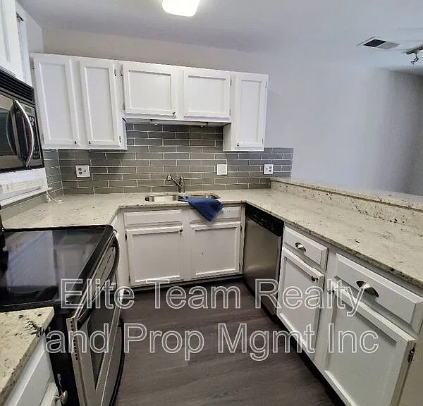 230 S Cedar St #5 — Photo 4