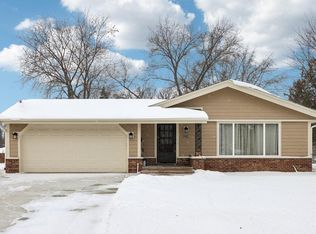 901 Anton Rd, Hartland, WI 53029