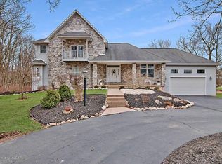 206 Country Club Dr, Hazleton, PA 18202