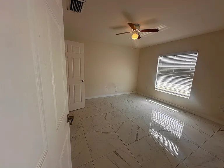 2927 NW 4th Pl — Photo 18