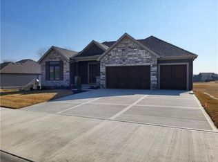 4413 Lakeview Ter, Basehor, KS 66007