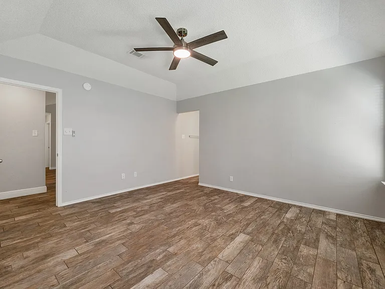 7501 Whistlestop Dr — Photo 15