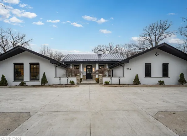 204 Sheridan Rd, Winnetka, IL 60093