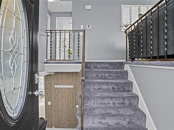 3rd image of 39 Gateway Ct